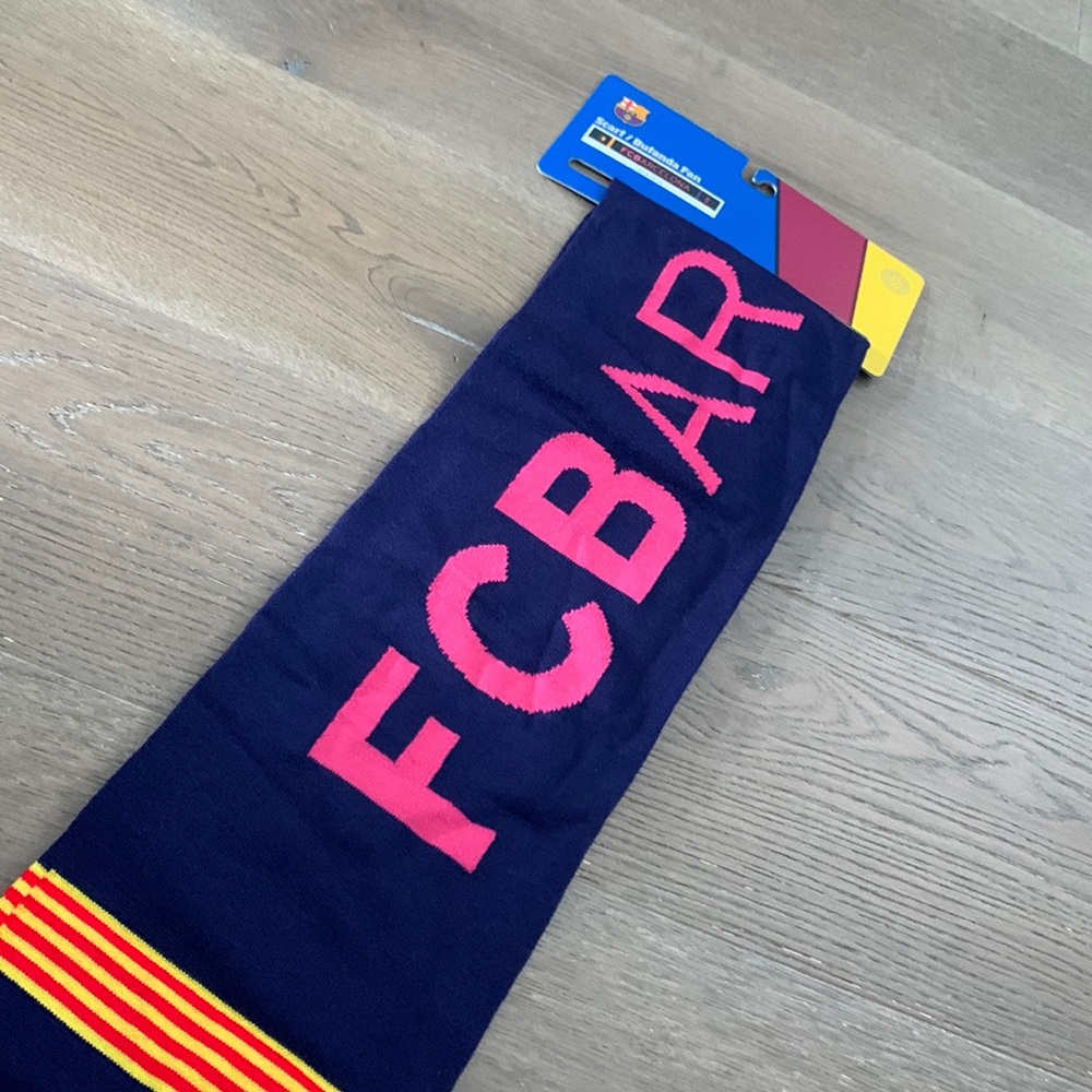 NWT FCBARCELONA Scarf